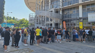 Άρης: Από τις 6:00 το πρωί για διαρκείας - Τεράστια ουρά στο Παλέ!