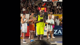 Σόου Πέτγουεϊ στο Stoiximan Aegean Ball Festival: Τραγούδησε το «Αγαπώ μια πιτσιρίκα»