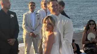 Λαμπρερό wedding party για Οικονομάκου και Τσερέλα: Αντάλλαξαν όρκους αγάπης στην Πάρο