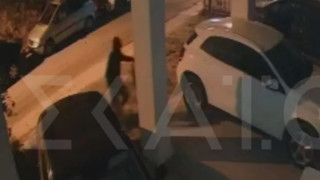 Θεσσαλονίκη: Bίντεο από τη στιγμή που ο δράστης αφήνει τον εκρηκτικό μηχανισμό στο σπίτι του Σάββα Αναστασιάδη