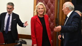 Νέα πρόεδρος της ΚΟ του ΣΥΡΙΖΑ η Δούρου: Οι 7 ψήφοι, τα «καρφιά» Πολάκη και η μάχη στην ΚΕ