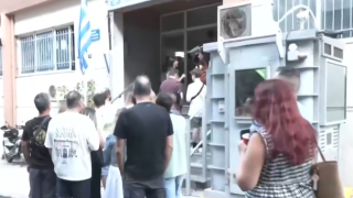 Ουρές στο Α.Τ. Τούμπας: «Τρέχουν» για διαβατήριο με την παλιά ταυτότητα ανά χείρας