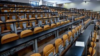 «Πόλεμος» για τα μη κρατικά πανεπιστήμια: Η «κωλοτούμπα» Τσίπρα και τα πυρά από ΝΔ και ΝΕΑΡ