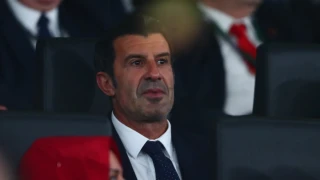 Φίγκο κατά Ινφαντίνο: «Πρέπει να παραιτηθείς για να σωθεί το ποδόσφαιρο»