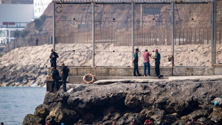 Θέουτα-Ισπανία: Χιλιάδες μετανάστες πέρασαν από το Μαρόκο-Τουλάχιστον 18 νεκροί