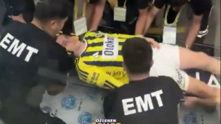 Λαχτάρησαν στη Φενέρ με Ακτούρκογλου: Κατέρρευσε στο γήπεδο μετά από σύγκρουση με αντίπαλο! (vid)