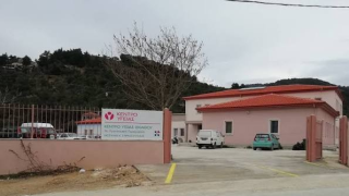 Σκιάθος: Τουρίστρια μέθυσε με την κόρη της και διέλυσε ξενοδοχείο και νοσοκομείο