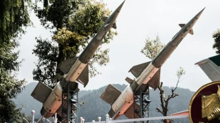 Κίνα: Ο υπερηχητικός YJ-20 που ενισχύει την απειλή για τα αμερικανικά πλοία στον Ειρηνικό