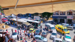 Θεσσαλονίκη: Λεωφορείο έπεσε σε στάση-Τουλάχιστον τέσσερις τραυματίες
