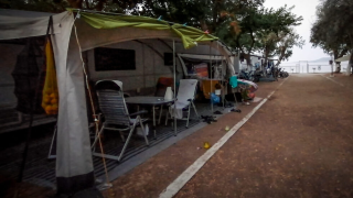 Χανιά: Βρέθηκε «λύση» για την εκπαιδευτικό που έμενε σε σκηνή με την κόρη της