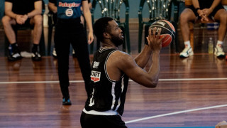 Γκρέι: «Ο Τρινκιέρι είναι προπονητής... θρύλος-Θα με δείτε περισσότερο με την μπάλα»
