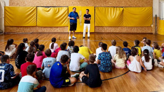 Ο Μανού Γκαρθία κοντά στα παιδιά του Summer Camp του Α.Σ. Άρης
