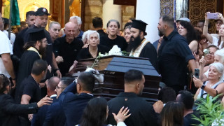 Σήμερα το τελευταίο αντίο στον Μαζωνάκη-Ολονύχτιος θρήνος στη Νίκαια (vid)