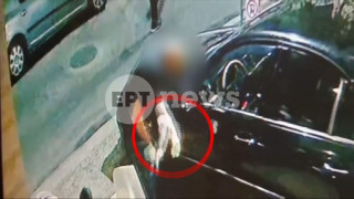 Ζωγράφου: Πώς έγινε η εμπρηστική επίθεση-Η στιγμή που η κάμερα «πιάνει» τον δράστη (vid)