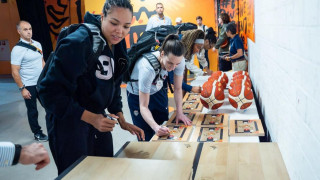 Παγκόσμιο Κύπελλο Γυναικών: Η FIBA έβγαλε σε δημοπρασία 100 κομμάτια από το παρκέ σε δημοπρασία