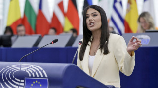 Λατινοπούλου σε φον ντερ Λάιεν: «Μας γεμίσατε λαθρομετανάστες και μας πνίξατε στους φόρους»
