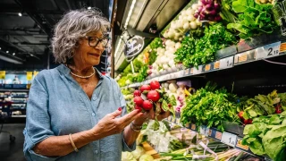 Η υγιεινή διατροφή «ασπίδα» απέναντι στην άνοια