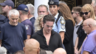 Γιώργος Μαζωνάκης: Λαοθάλασσα στη Νίκαια για το τελευταίο αντίο