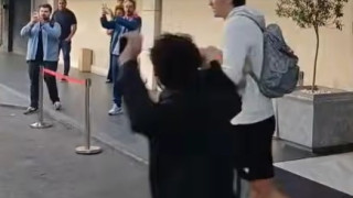 Αποθέωση πριν τον τελικό: «ΠΑΟΚΑΡΑ, φέρε μας το Κύπελλο!»