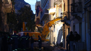 Έκρηξη στην Πλάκα: Νεκρή εντοπίστηκε γυναίκα στα συντρίμμια