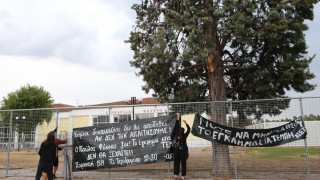 Τέμπη-Δίκη σε φορτισμένο κλίμα: «Κατέστρεψαν τη ζωή του παιδιού μου»