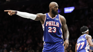 Λεμπρόν Τζέιμς: Αγγιξε το triple-double στο επίσημο ντεμπούτο του με τους Σίξερς