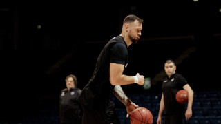 Μοτιεγιούνας: Παίζοντας... σκάκι με hook shots και ένα Camaro