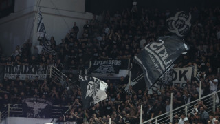Σύνθημα στο ΠΑΟΚ-Ουλμ: «Η Τσαρούχα με φόρμα ριγέ...»