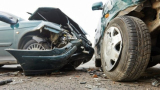ΕΚΤΑΚΤΟ: Σύγκρουση τεσσάρων ΙΧ στην Εθνική Οδό Θεσσαλονίκης-Μουδανίων