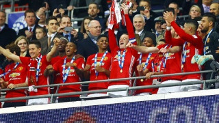 Ποιά σημαία ελληνικής ομάδας υψώθηκε στον τελικό του League Cup (pics)