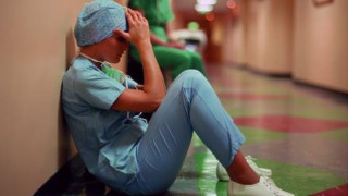 Ένα βήμα πριν την εξάντληση νοσοκομειακοί γιατροί στη Θεσσαλονίκη