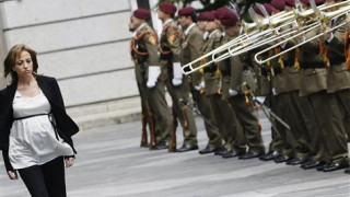 Ισπανία: Συγκίνηση για τον θάνατο της πρώτης γυναίκας υπουργού Άμυνας