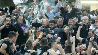 Το ασπρόμαυρο γλέντι στα αποδυτήρια του Πανθεσσαλικού (vid)