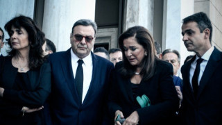 Λιποθύμησε ο Κούβελος μετά την εξόδιο ακολουθία του Μητσοτάκη (ΦΩΤΟ)