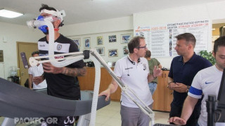 Θέλει         μέχρι    27 παίκτες    στην       Ολλανδία
