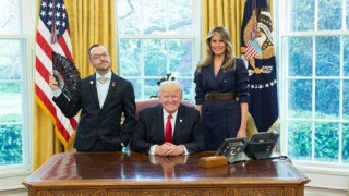 Ο Έλληνας δάσκαλος που έκλεψε την παράσταση από τον Ντόναλντ Τραμπ