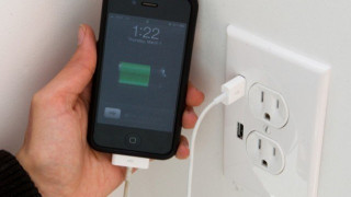 Ανήλικη πέθανε μέσα στην μπανιέρα, όταν έπιασε το κινητό που φόρτιζε!