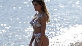 Η              Όλγα Φαρμάκη... ξεσηκώνει την Σαντορίνη (pics)
