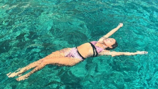 Η Ευρυδίκη Βαλαβάνη κόλασε το Instagram με το καυτό μαγιό της (pics)
