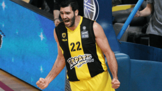 Ανανέωσε η                         ΑΕΚ με Μαυροειδή