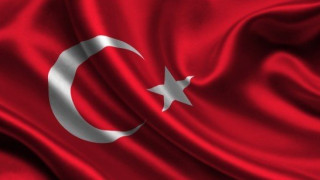 Άνοιξαν τουρκική σημαία έξω από στρατόπεδο των καταδρομέων στη Ρεντίνα