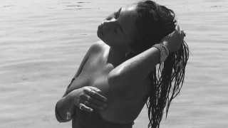 «Κολάζει» η νέα σύντροφος      του Ντιμπάλα! (pics)