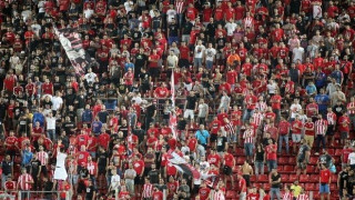 ΕΚΤΑΚΤΟ: Οπαδοί        του    Ολυμπιακού στου Ρέντη!