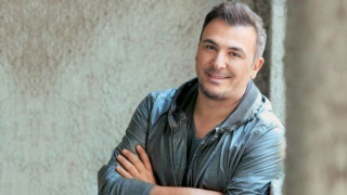«Πυροσβέστης» ανάμεσα σε πασίγνωστους τραγουδιστές ο Αντώνης Ρέμος!