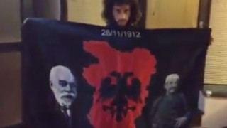 Ο άνθρωπος που έβαλε... φωτιά στο Βελιγράδι (video+pics) 