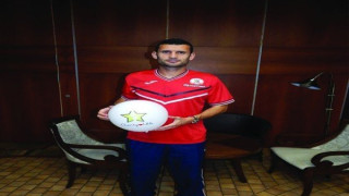 Του αρέσει η επίθεση και το δείχνει