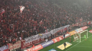 Το εμετικό πανό των οπαδών του Ολυμπιακού κατά του Ιβάν