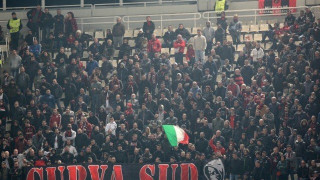 Χρώμα... Απόλλωνα   στους οπαδούς της Μίλαν στο ΟΑΚΑ! (pic)