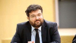 Υπέρ της παραμονής Σκίμπε ο            Βασιλειάδης