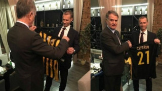 Πήρε  δώρο φανέλα της ΑΕΚ  ο πρόεδρος                της UEFA!